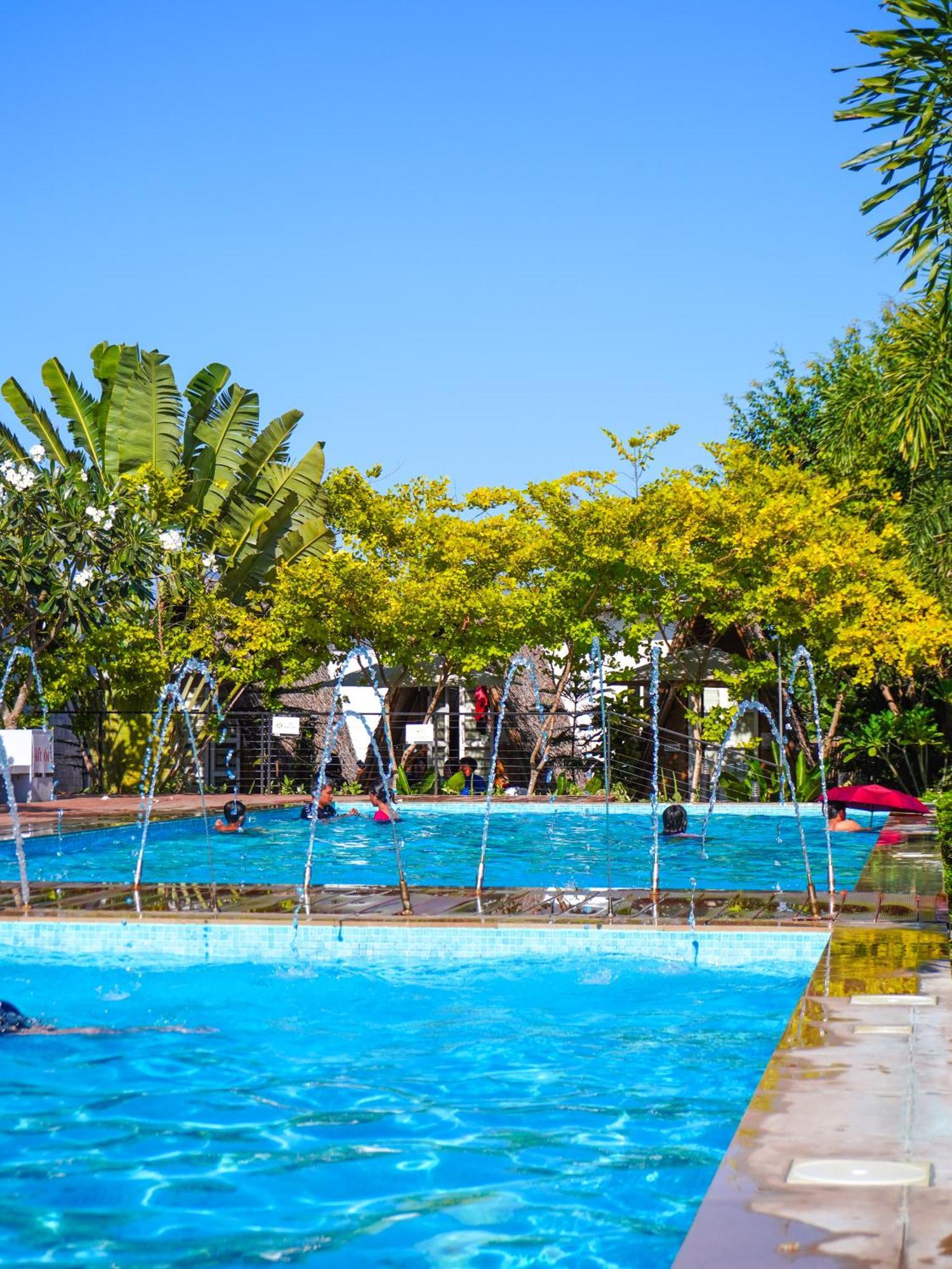Urban Oasis Resort, Tarlac Εξωτερικό φωτογραφία